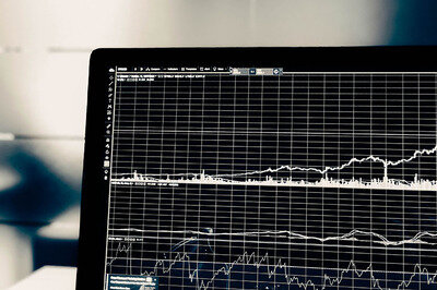 hr-benchmarking-hrms-laptop